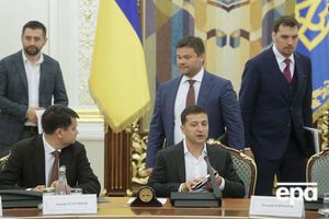 Зеленский сообщил, что продажа первого объекта должна состояться до 1 апреля 2020 года