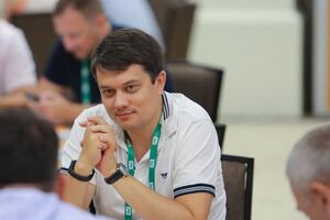 Разумков заявив, що є понад 120 перехідних законопроєктів