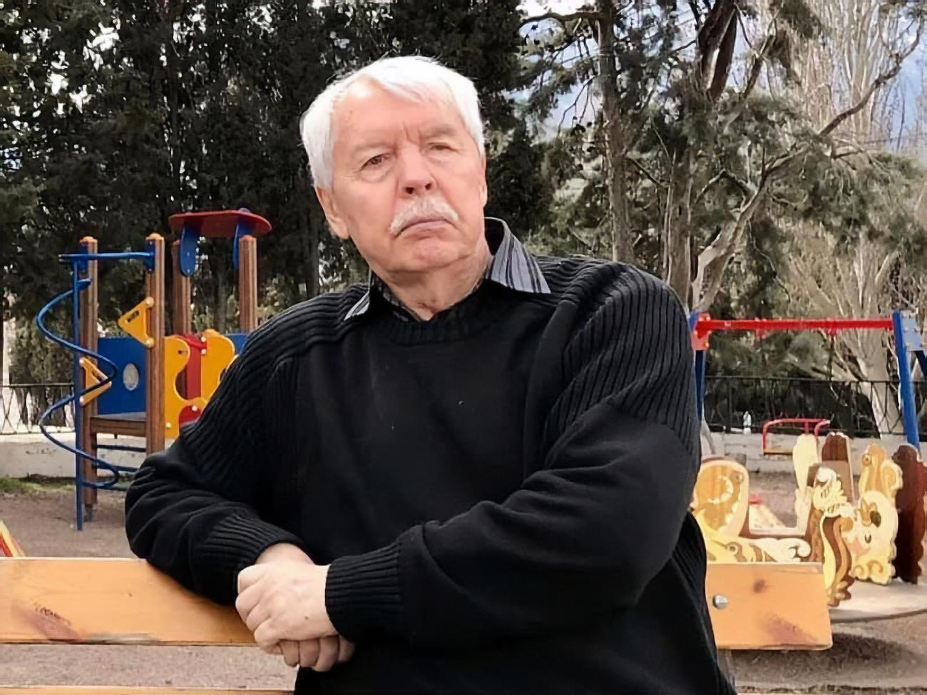 Мешкову 73 года