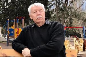 Мешкову 73 года