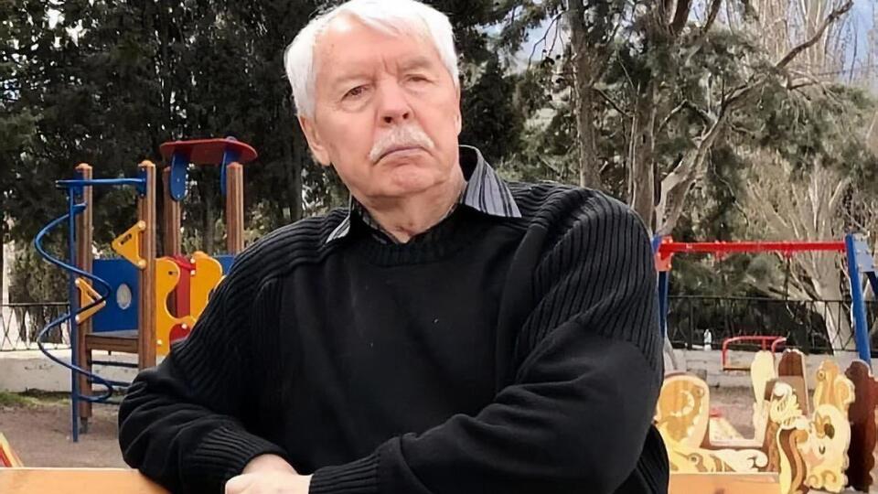 Мешкову 73 года