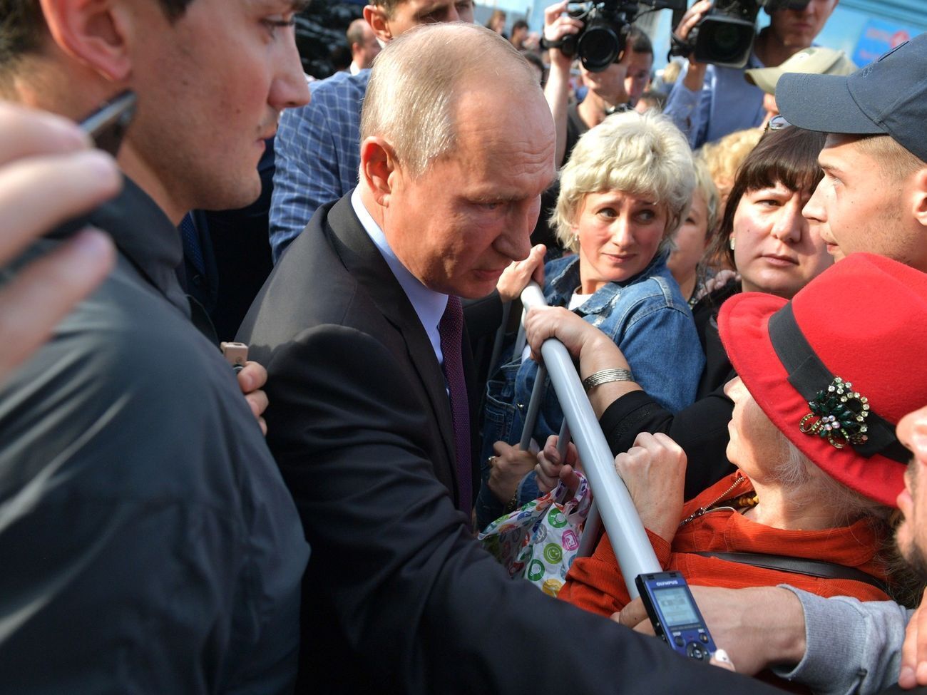 В Иркутской области Путин (на фото в центре) находился с визитом 2 сентября