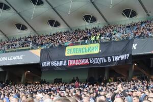 Баннер вывесили на секторе фанатов "Динамо"