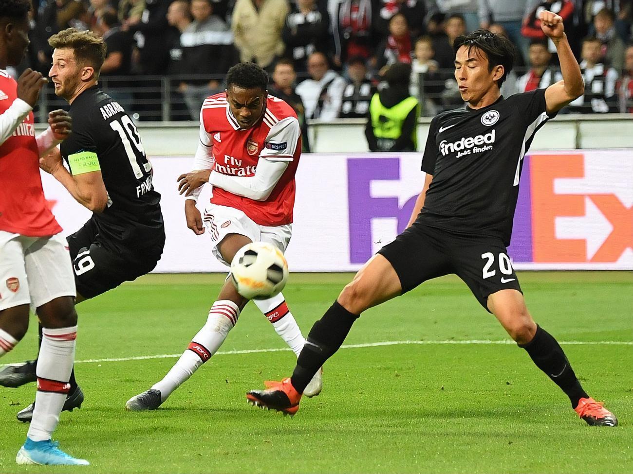 "Арсенал" разгромил "Айнтрахт"