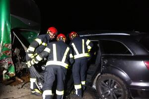Спасатели провели деблокирование погибшего после аварии