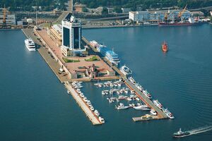 В июле этого года Владимир Зеленский посетил Одесский морской торговый порт