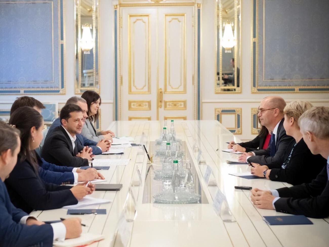 Зеленский встретился с представителями МВФ