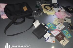 Поліцейські отримали частину хабара готівкою, повідомили у ДБР