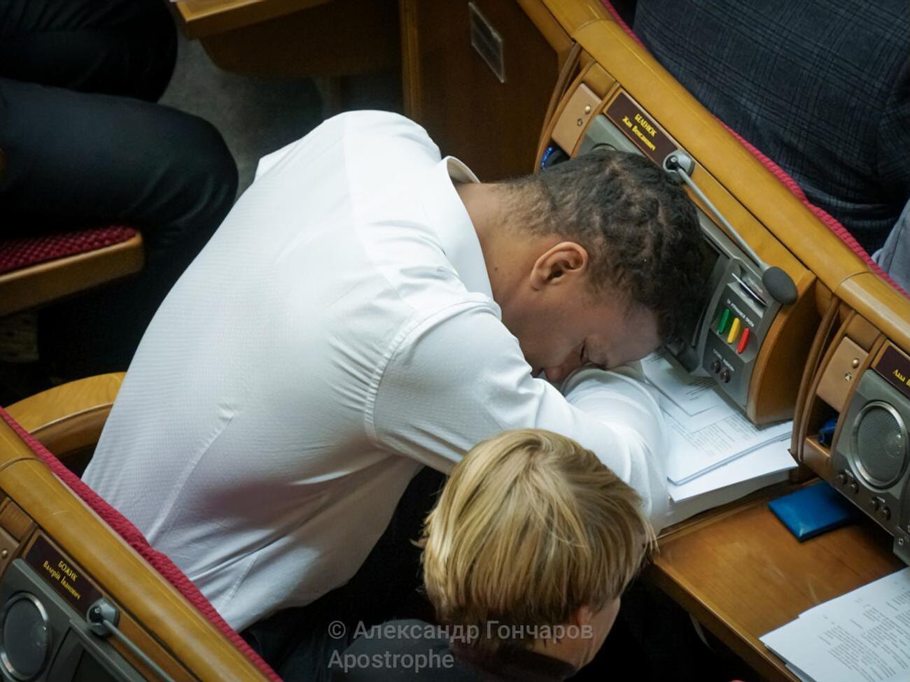 Беленюк спав на засіданні