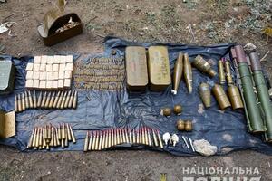 Полицейские изъяли два гранатомета, минометную мину, гранаты, около 1500 патронов