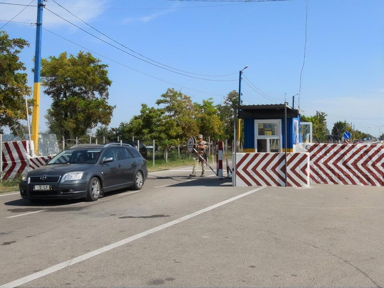 На КПВВ на админгранице с Крымом начали ремонтные работы