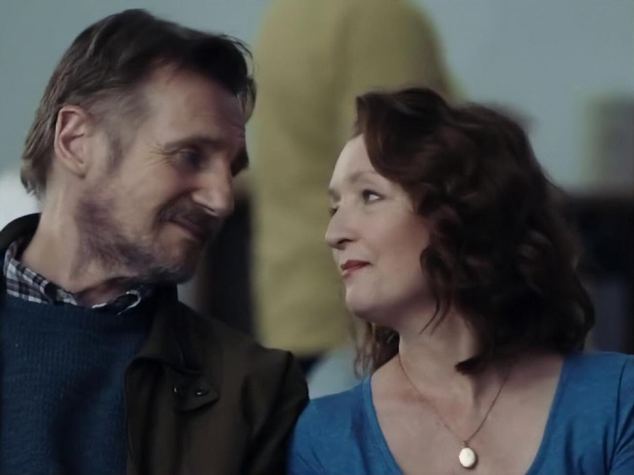 Нісон і Менвілл зіграли подружжя