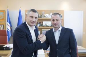 Кличко (ліворуч) заявив, що у Бахматова широкі повноваження та завдання