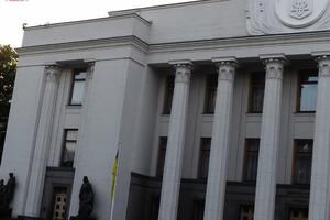Рада ухвалила в першому читанні проєкт нового Трудового кодексу України у 2015 році, але фракція "Слуга народу" має намір подати свій законопроєкт