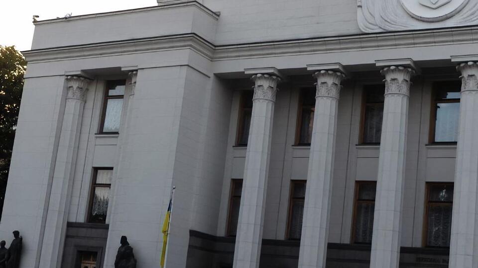 Рада ухвалила в першому читанні проєкт нового Трудового кодексу України у 2015 році, але фракція "Слуга народу" має намір подати свій законопроєкт