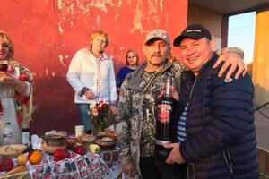 Рищук (праворуч) приїжджав на святкування Дня села Праві Саги