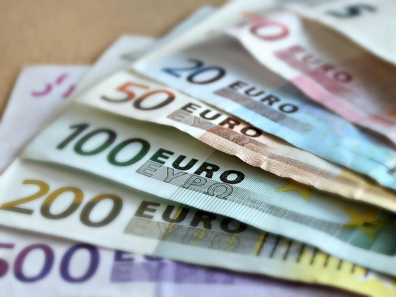 Незадекларированная сумма составляла €650 тыс., утверждает блогер