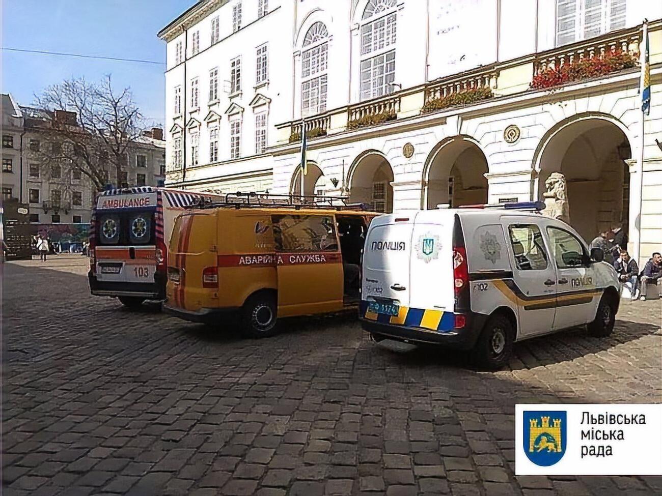 У пресслужбі міськради зазначили, що небезпеки для людей немає