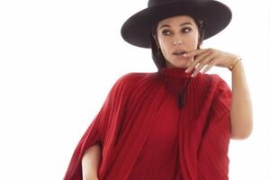 Белуччи экспериментирует с прической