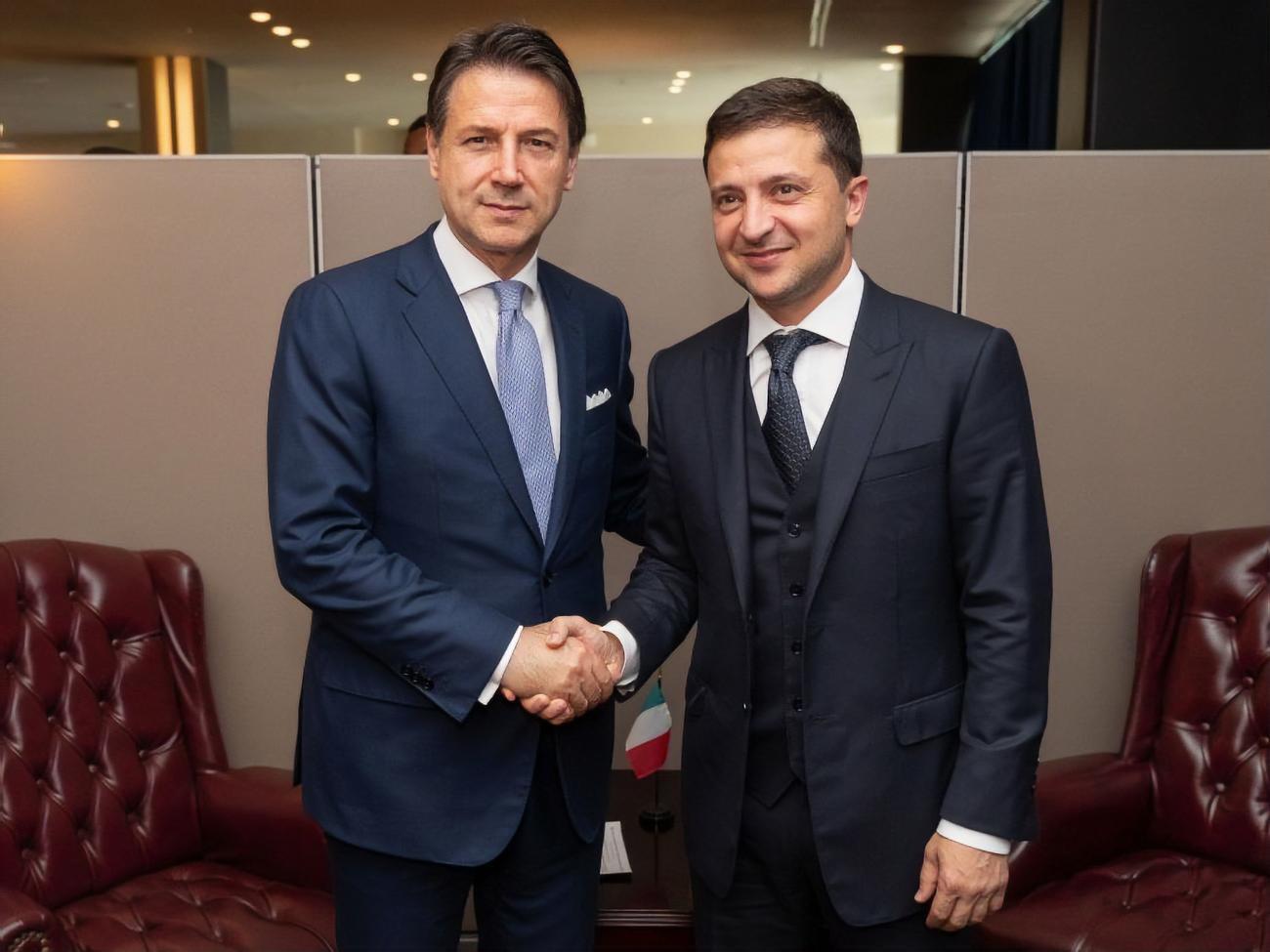 Зеленський запросив Конте (ліворуч) відвідати Україну