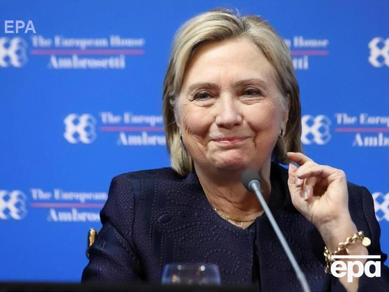 Клінтон: Трамп щодня зраджує США