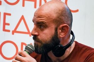 Через п'ять років Москва намагається повернути нам частину вкрадених територій в обмін на суверенітет. Уявлення не маю, навіщо Україні на це погоджуватися