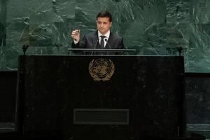 Зеленский продемонстрировал участникам заседания пулю