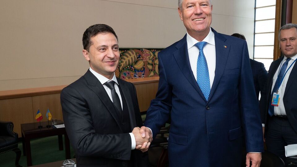Зеленский (на фото слева) встретился с Йоханнисом