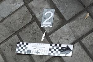 Поліцейського двічі вдарили ножем, стверджують у поліції