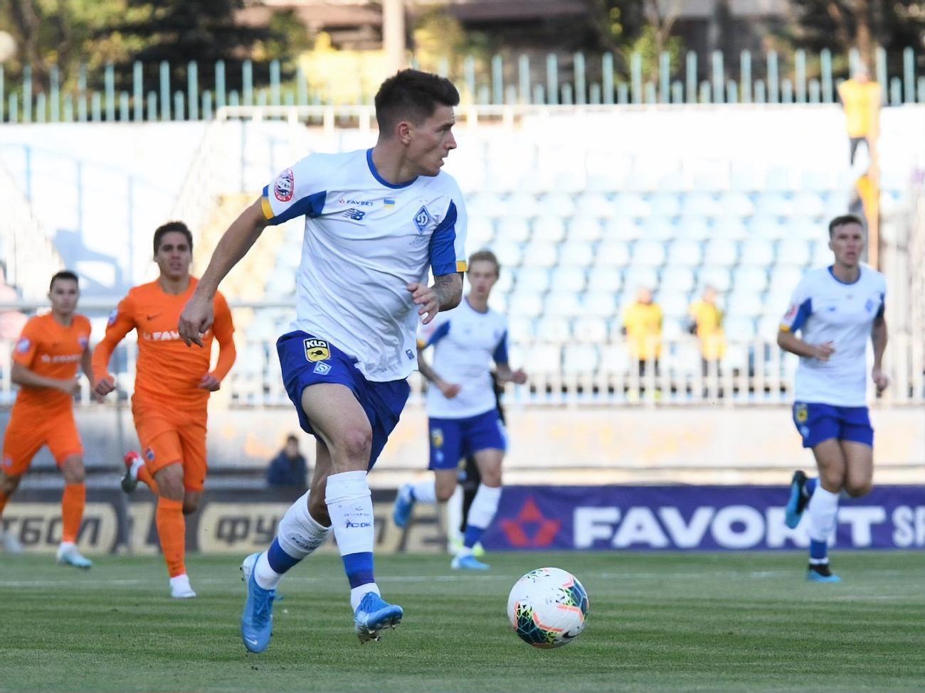 "Динамо" отстает от "Шахтера" на 10 очков