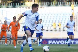 "Динамо" отстает от "Шахтера" на 10 очков