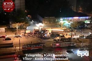 В Киеве фура влетела в остановку. Фоторепортаж