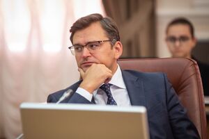 За словами Кулеби, "фундаментально" Україна цінує підтримку Макрона і Меркель