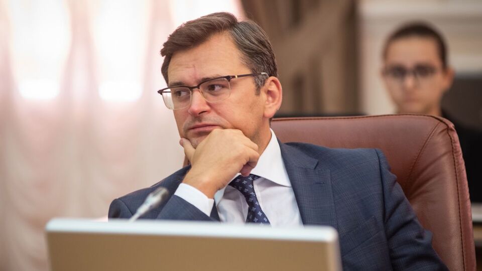 За словами Кулеби, "фундаментально" Україна цінує підтримку Макрона і Меркель