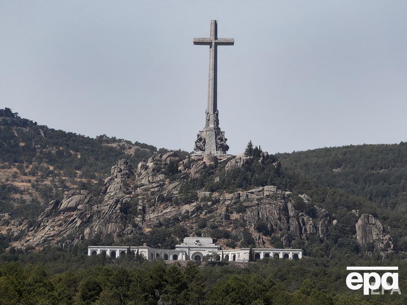 Франко похоронен в Долине павших
