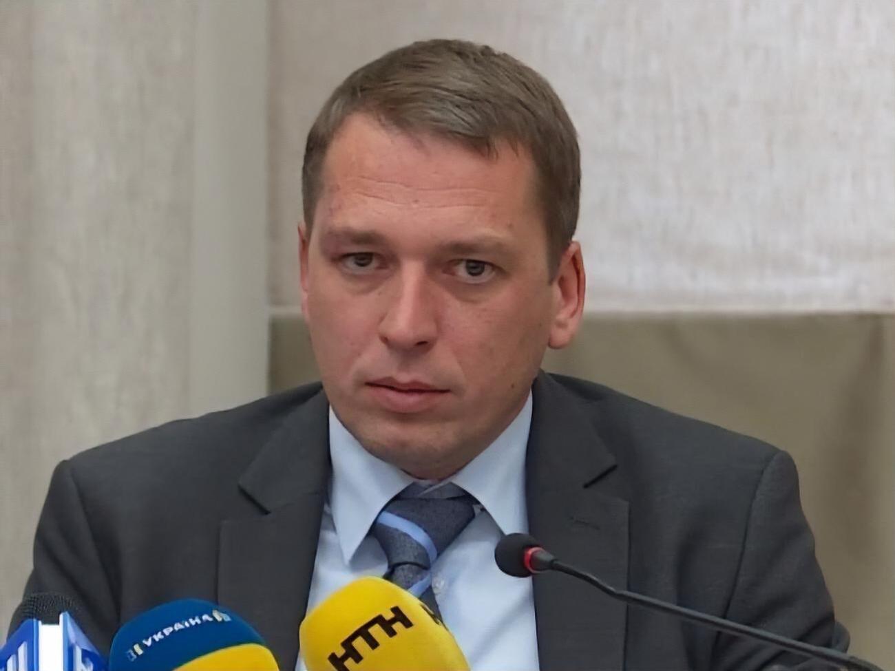 Семиволос пішов із брифінгу