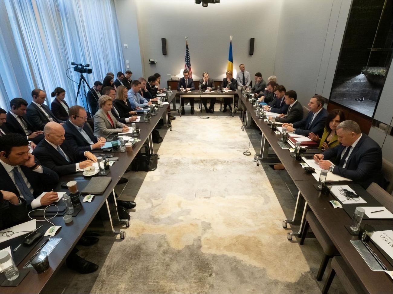 Зеленский встретился&nbsp;с бондхолдерами и представителями рейтинговых агентств