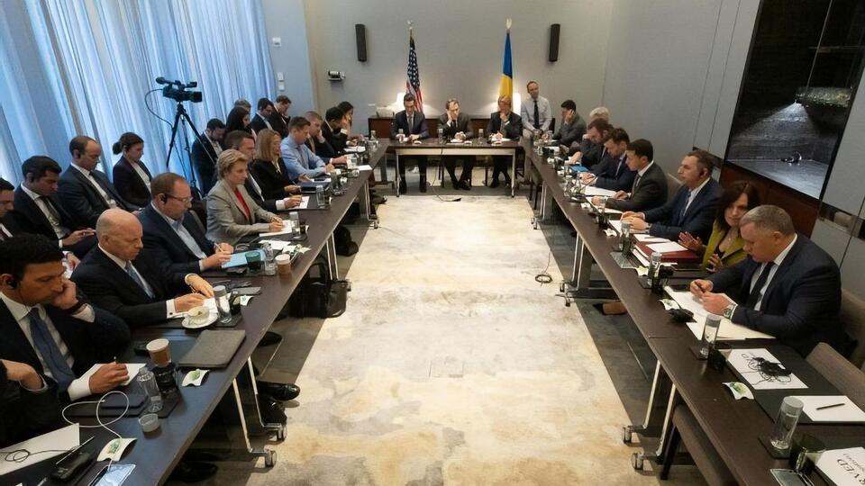 Зеленський зустрівся з бондхолдерами і представниками рейтингових агентств