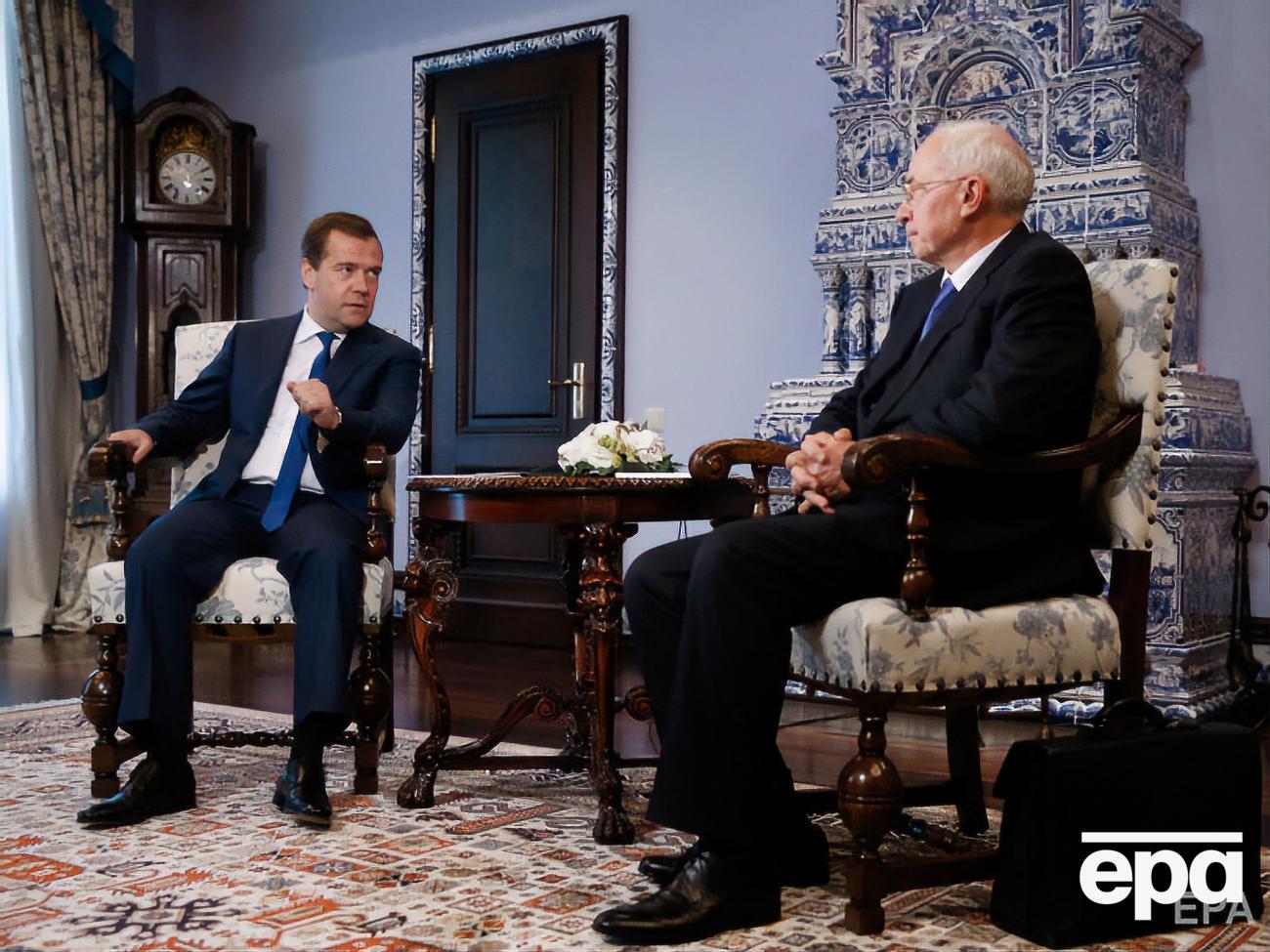 После переговоров Медведева с Азаровым Украина отказалась продолжать политику евроинтеграции, напоминают "Схемы"