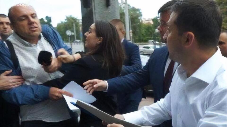 Мендель каже, що не штовхала Андрушка