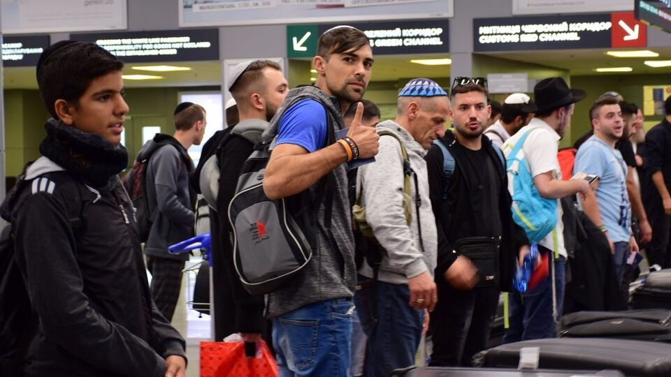 Только за прошедшие сутки пограничники оформили на въезд в страну 5687 хасидов