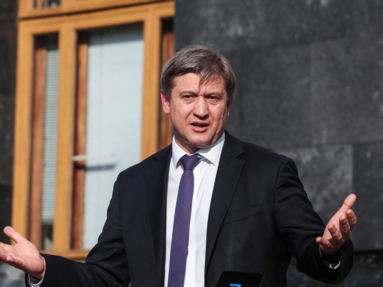 Данилюк тоже написал заявление об уходе с должности