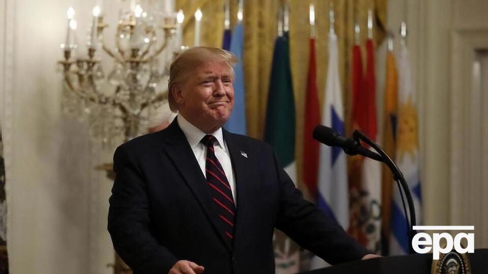 Трамп (на фото) назвав Зеленського "дуже добрим президентом"