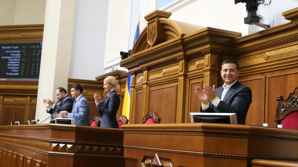 Рішення про скасування депутатської недоторканності в Раді зустріли оплесками