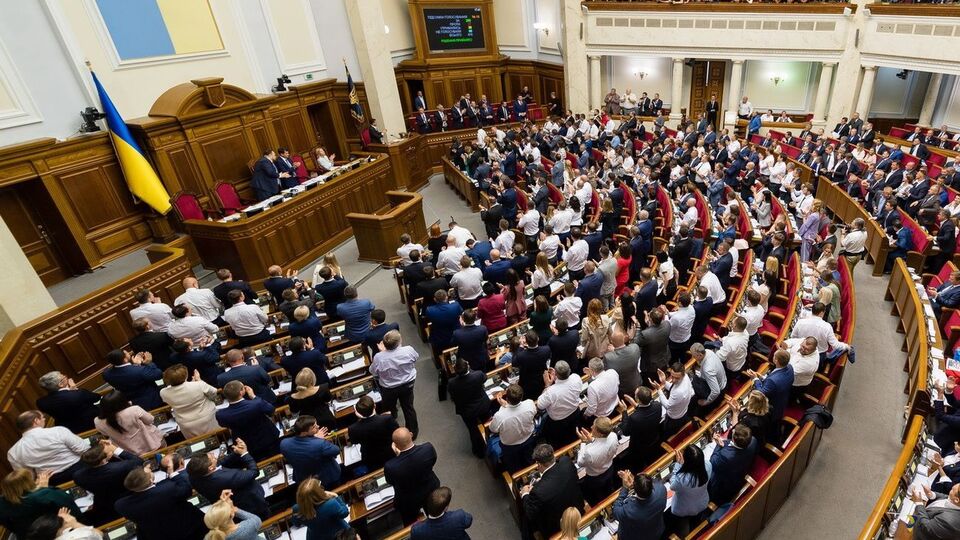 За зняття депутатської недоторканності не голосувала тільки фракція "Опозиційна платформа – За життя"