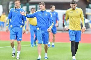Євген Селезньов (у центрі) знайшов собі новий клуб