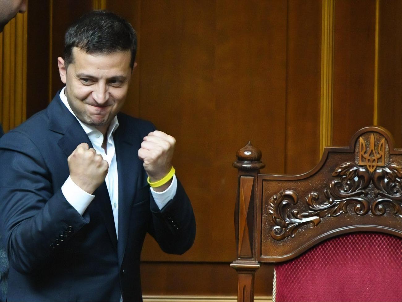 До выборов Зеленский был ведущим актером и художественным руководителем студии "Квартал 95"