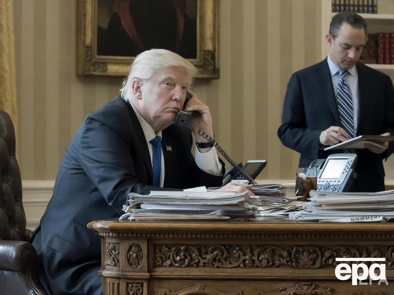 Скандал розгорівся після телефонної розмови Трампа із Зеленським