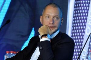 Boris Lozhkin: The Jews were marching in a continuous column from the current Lukianivska metro station along Melnykov Street to Babi Yar. The children thought it was a festive demonstration
<div id="gtx-trans" style="position: absolute; left: -78px