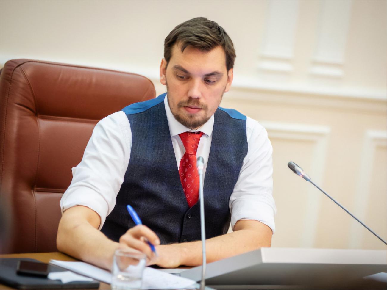 Гончарук: Нам придется отдавать рекордные долги
